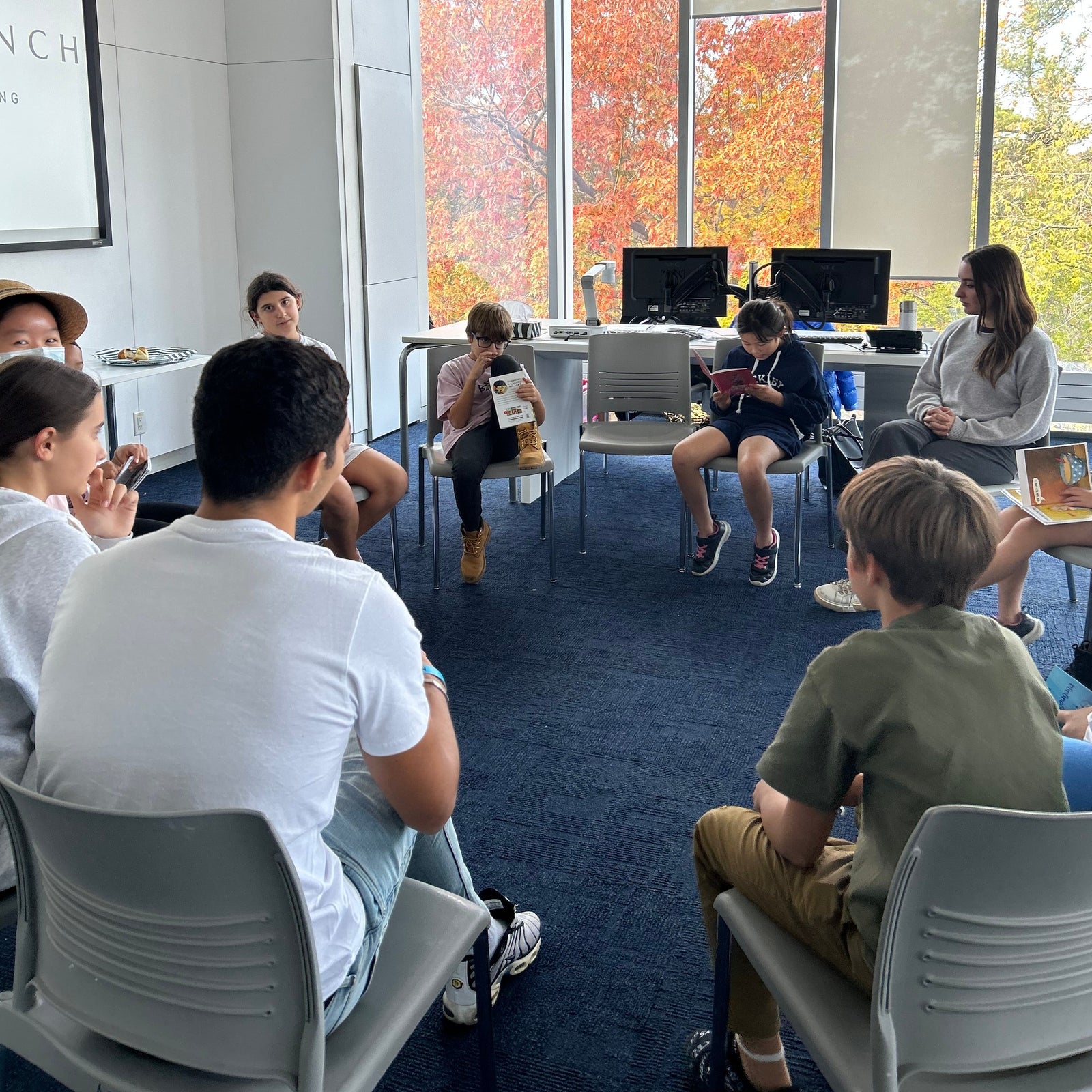 Students working together at L'Agence French